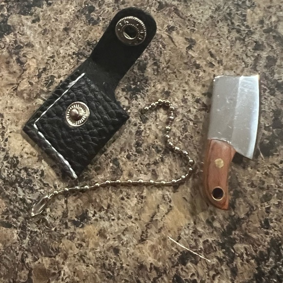 $2 MINI UTILITY KEYCHAIN. ONE AT RANDOM. $2 WITH ANY $10 ORDER OR MORE - Picture 11 of 16